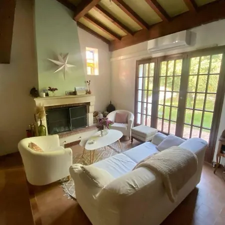 Maison Avec Piscine A 400m Du Village